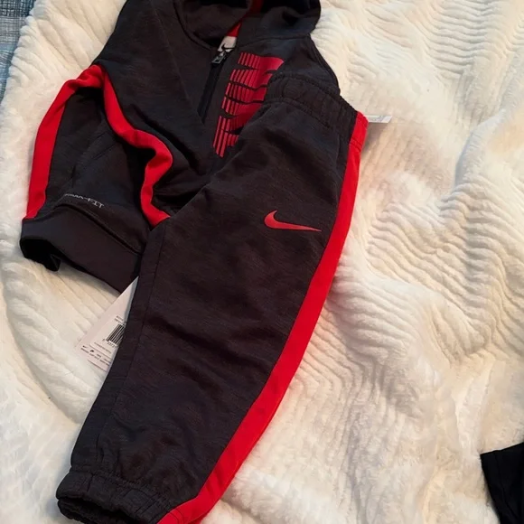 Nike Black and Red Kids Zip Hoodie & Joggers Set 2T - Picture 4 of 4